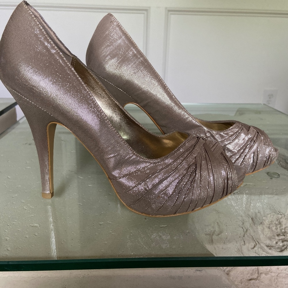 Lulu Townsend Pumps size 10